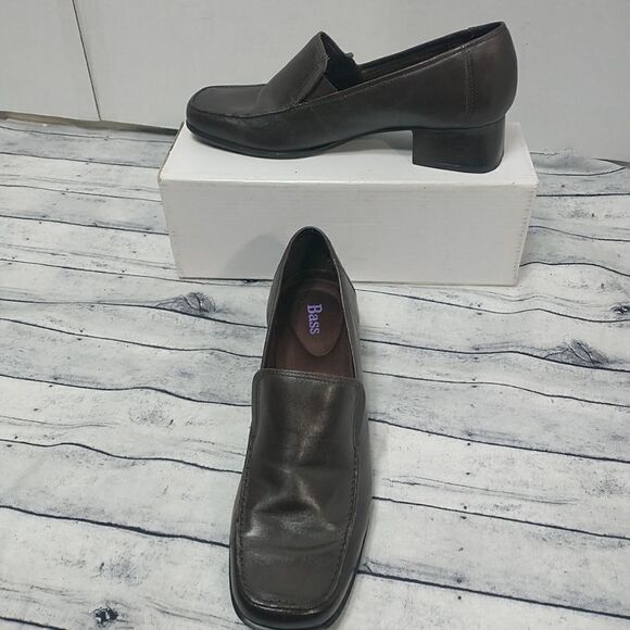 BASS Linda Brown Leather Slip On Work Church Shoes Size 7 M.  - Picture 1 of 10